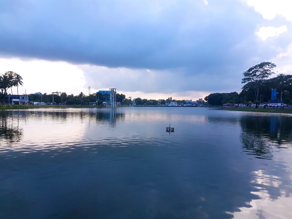 শকুনি লেক